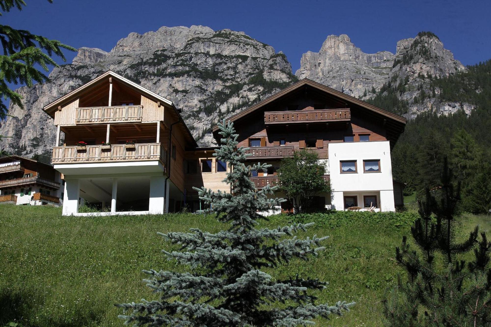 Ciasa Rosra Lägenhet La Villa  Exteriör bild